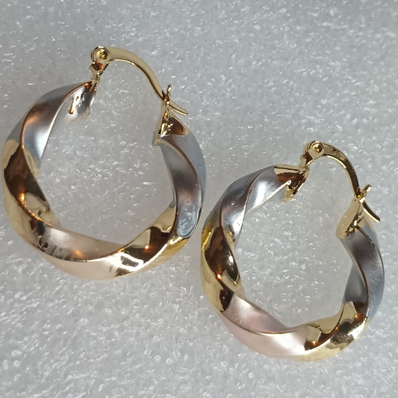 🎄14k Gold Plated Tri Tone Earrings - Picture 16 of 17